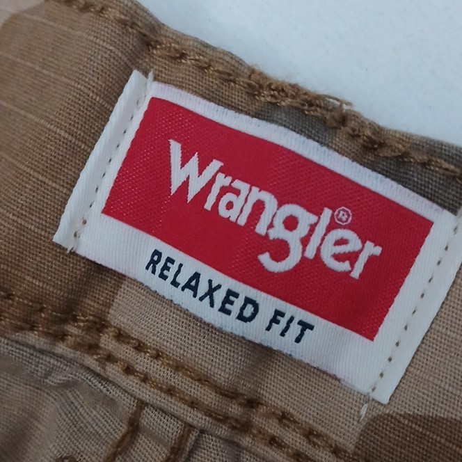 Wrangler Five Star Men’s Relaxed Fit Cargo Shorts Brown/Tan Camo 10″ Zip
