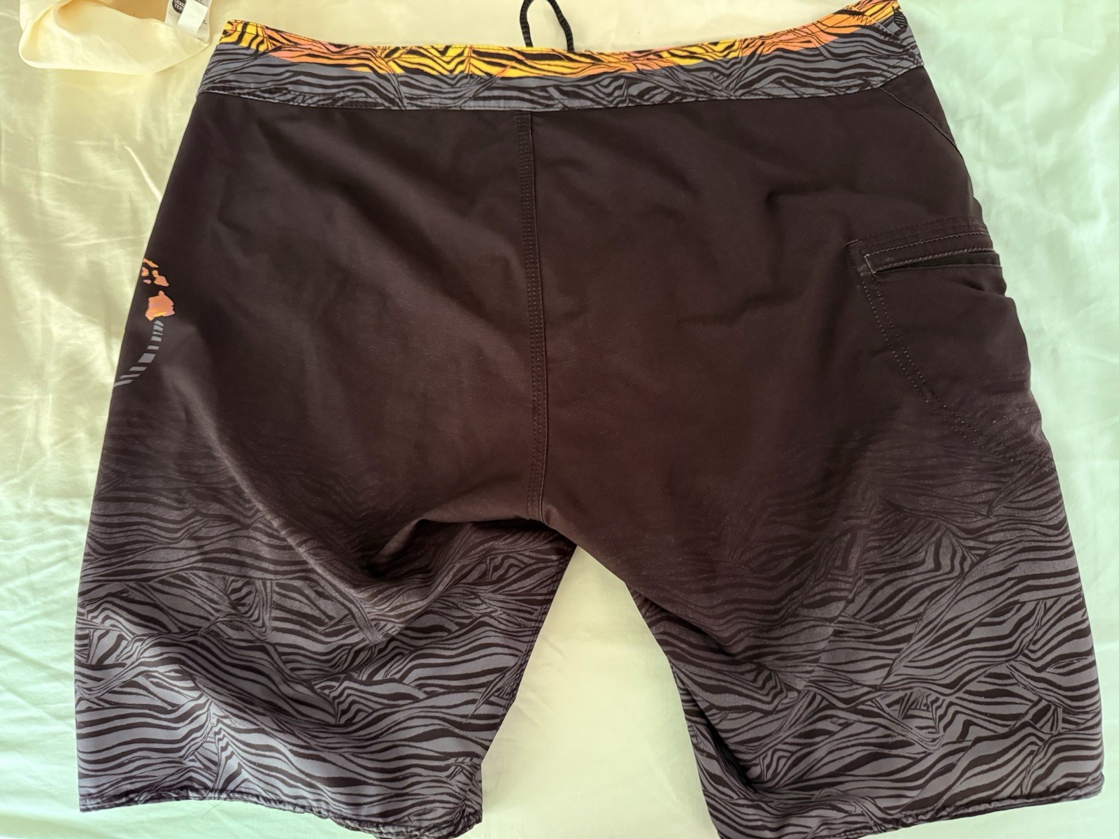 Volcom Men’s Board Shorts Size XL Black Gray Orange Abstract Drawstring Pockets