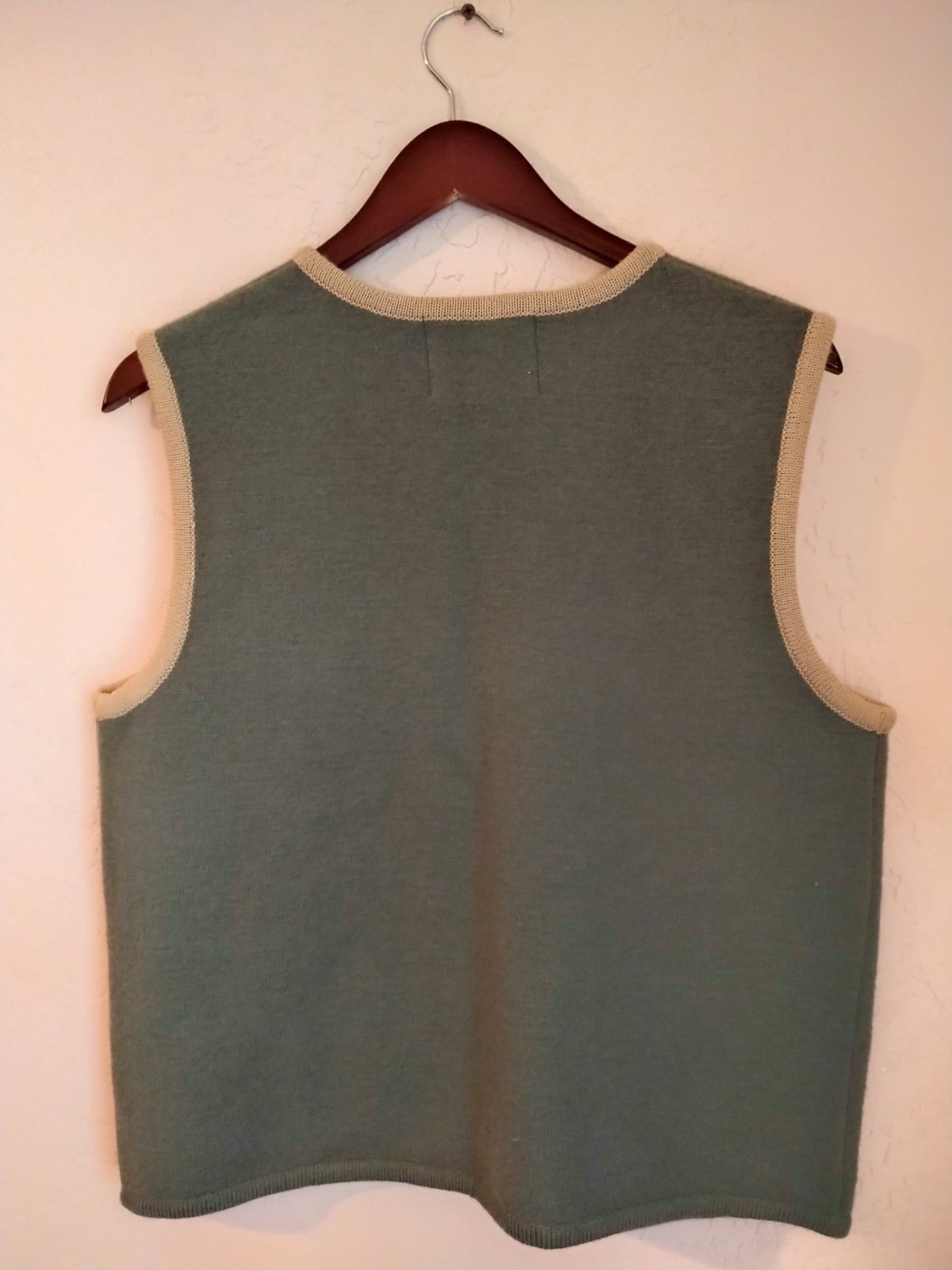 Woolrich 100% Wool Tree Button Sweater Vest Women’s M Countryside Pockets