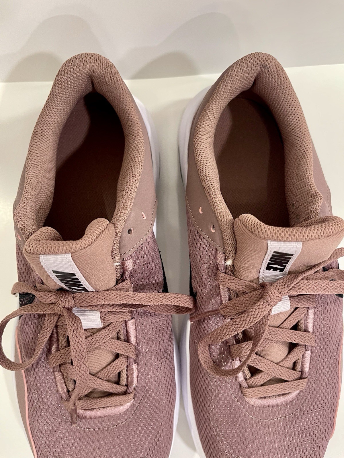 Nike Legend Essential 3 Mauve Training Shoes Men 10 / Women 11.5 DM1119-200