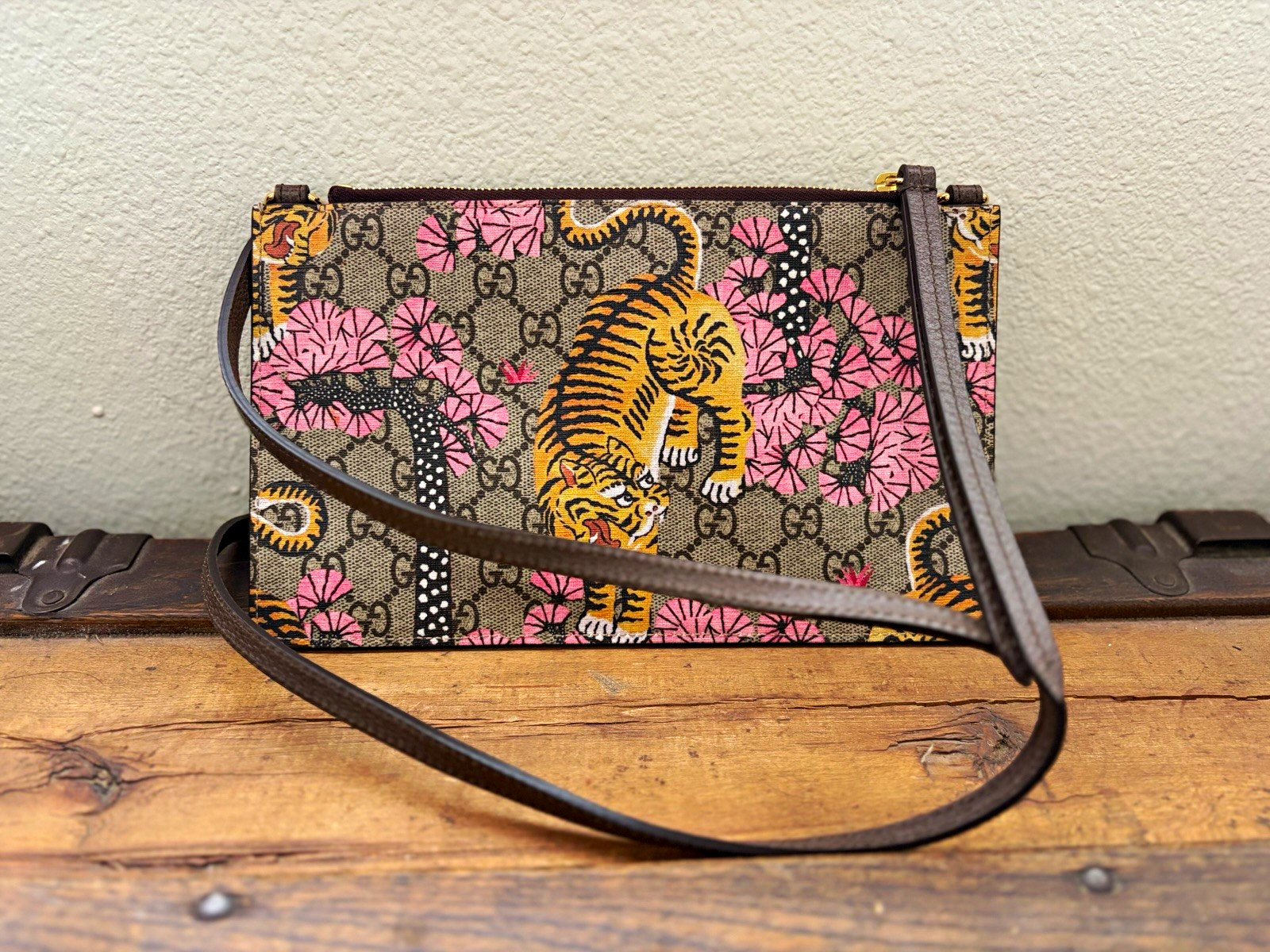 Gucci GG Supreme Bengal Tiger Double Zip Shoulder Crossbody Bag Mint Condition