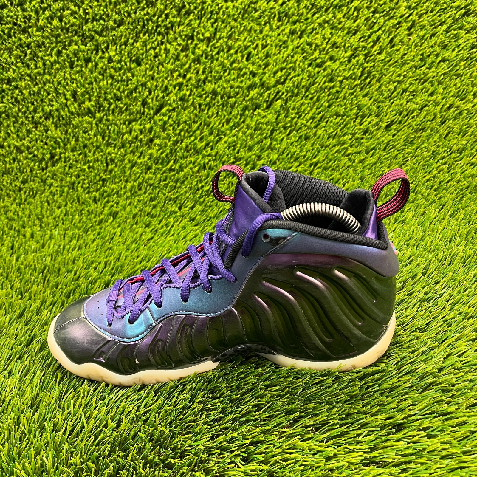 Nike Air Foamposite One Girls Size 6Y Purple Athletic Lifestyle Shoes Sneakers