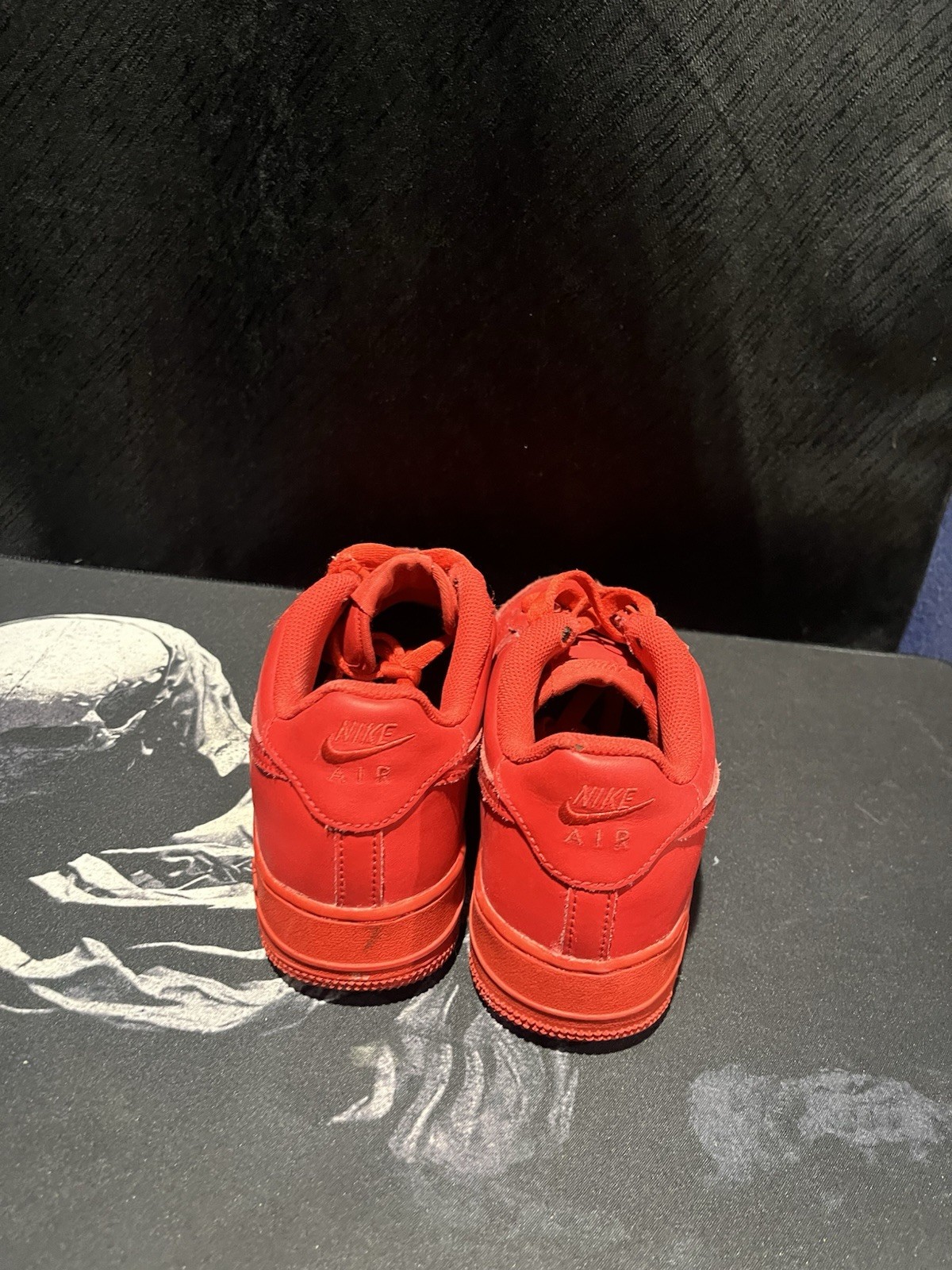 Nike Air Force 1 Low Top Red Solid Lace-Up Men’s Athletic Sneaker Pre-Owned