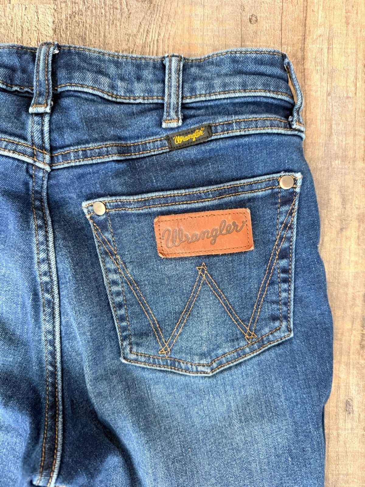 Wrangler Retro Flare Jeans Dark Blue Size 26 Stretch Comfort Bell Bottoms