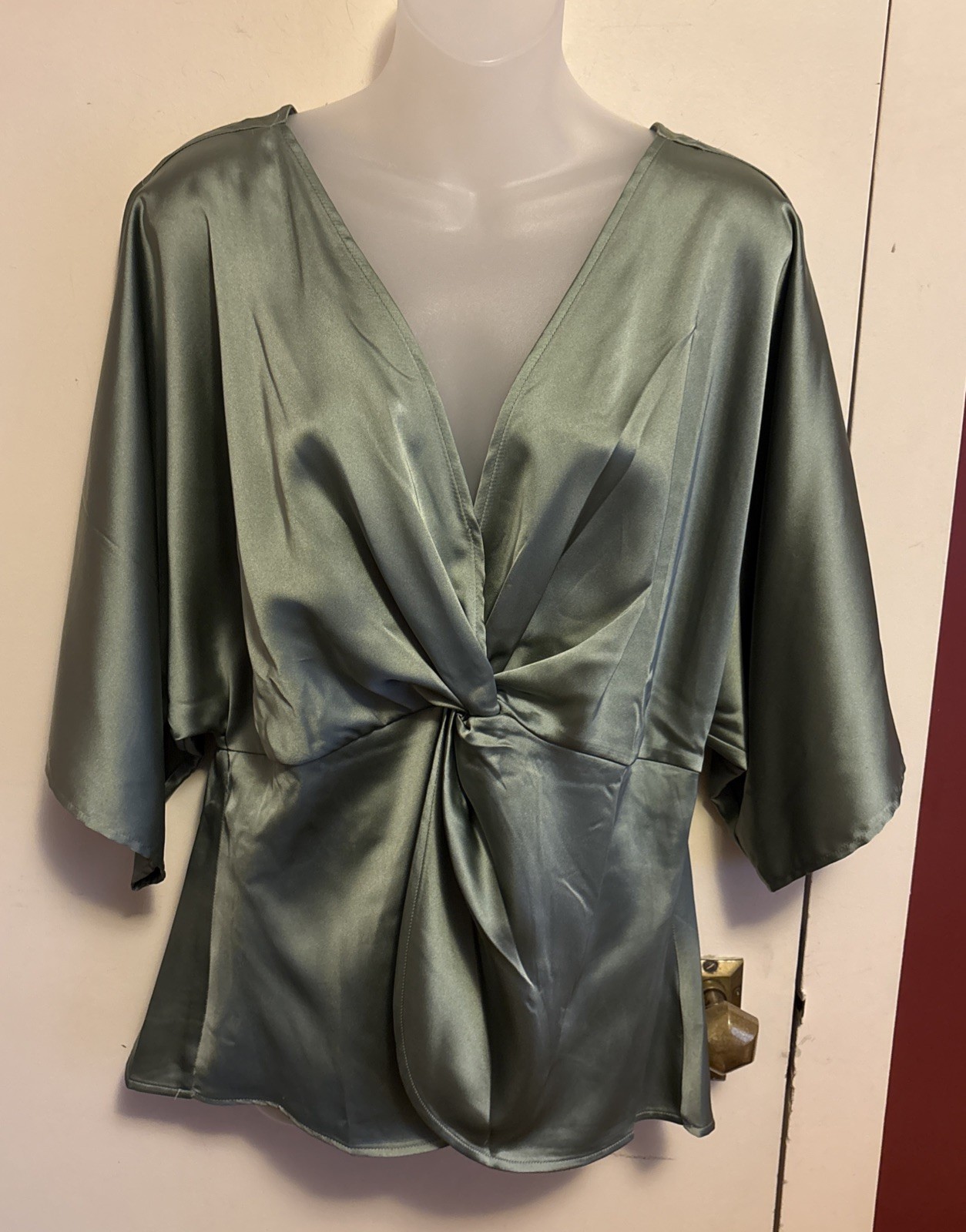 Pleione Satin Green Sz Large Blouse Front Twist short Sleeve Vneck Women’s