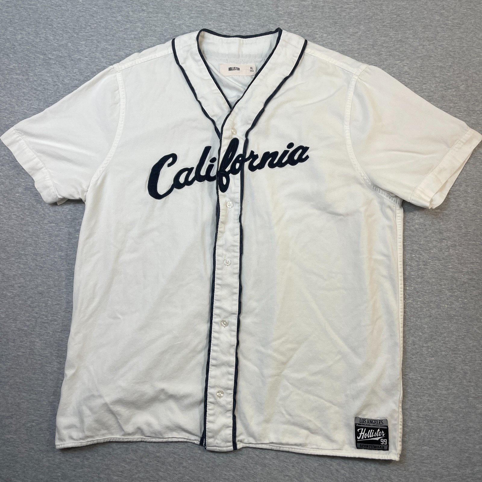Hollister California Jersey Shirt Mens XL White Navy Blue Script Baseball Button