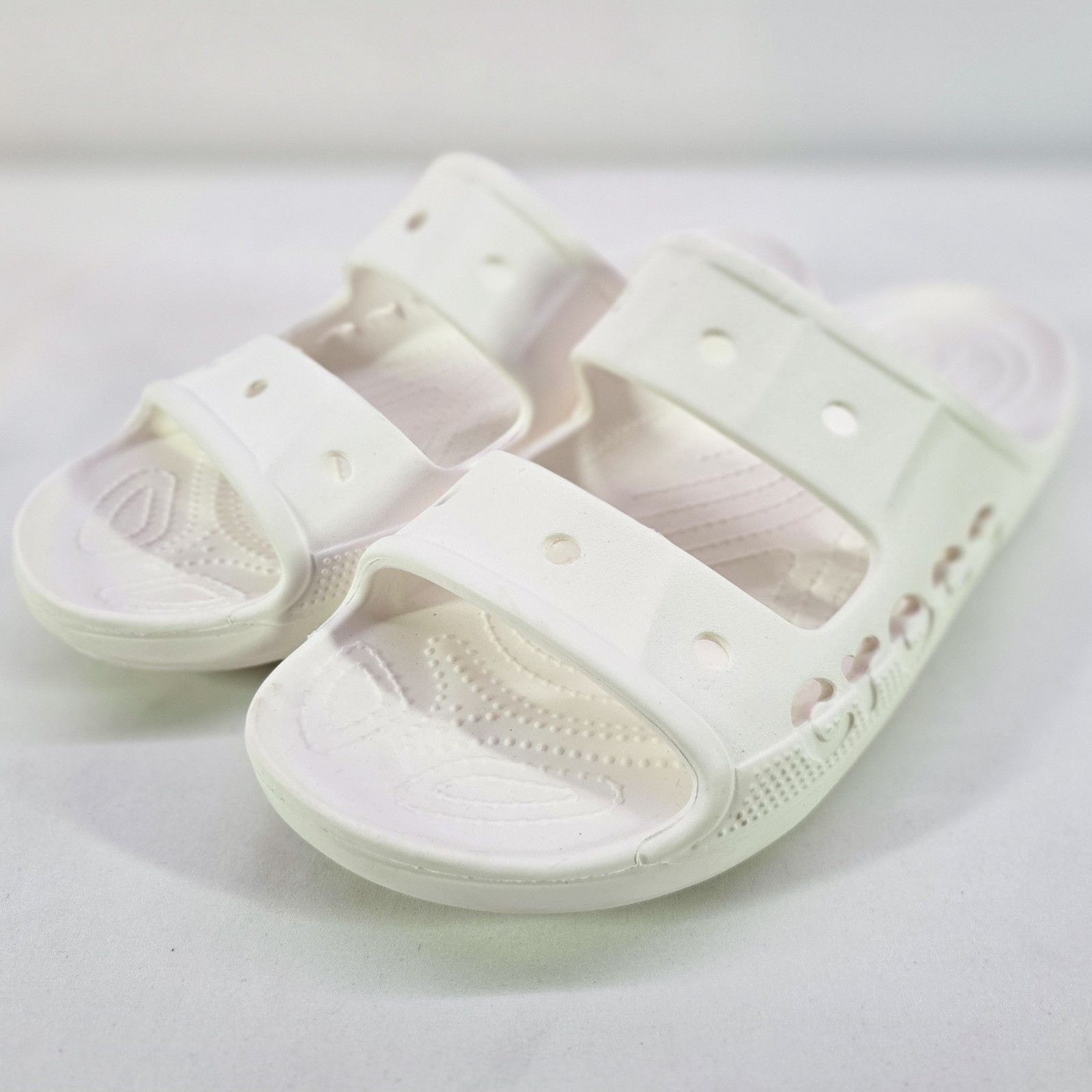 Crocs Baya Slide Sandals White Unisex M10/W12 Lightly Used No Box