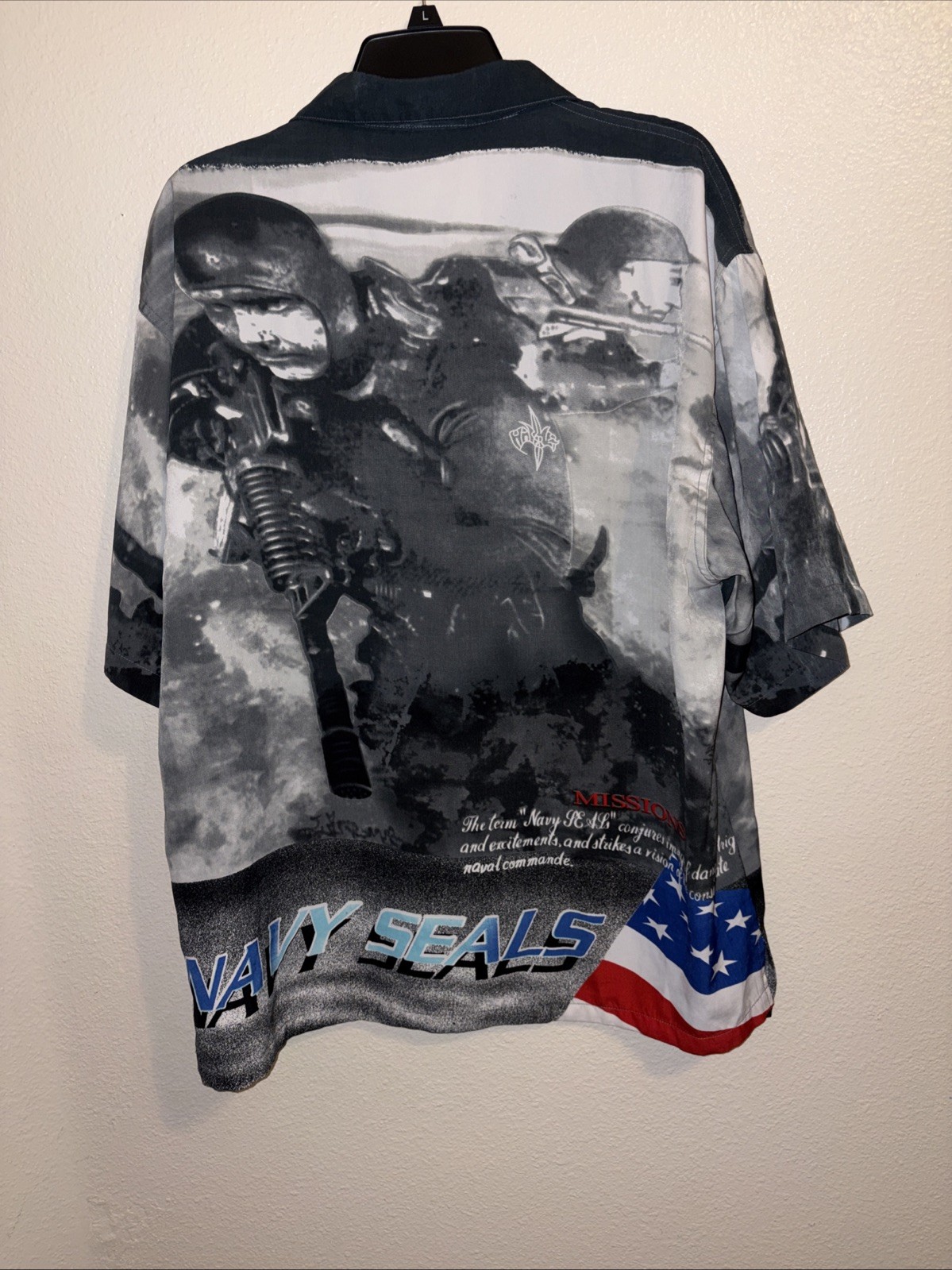 Navy Seals Graphic Picture Shirt L, Great Coloring and Smooth Feel