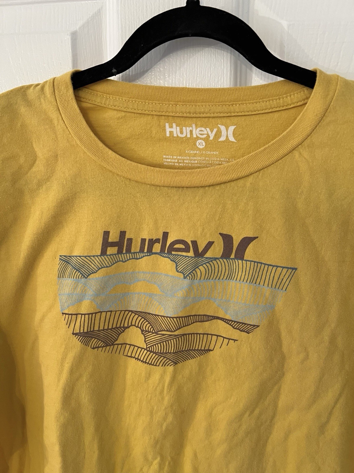 Hurley Men’s XL Surf Skate 2000’s Y2K T-Shirt Yellow
