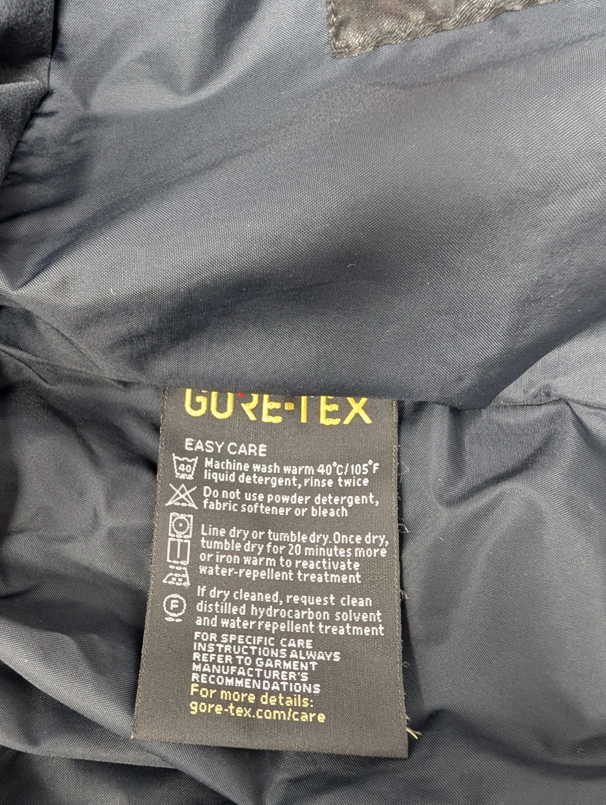 Men’s Mountain Hardwear Cloud Bank Gore-tex Hooded Jacket Large