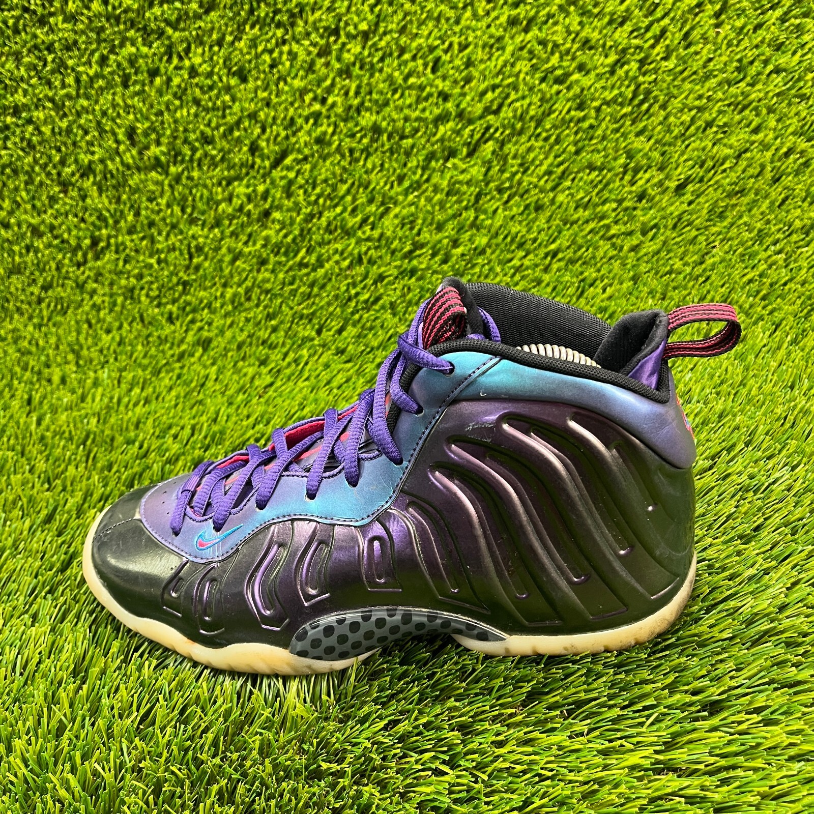 Nike Air Foamposite One Girls Size 6Y Purple Athletic Lifestyle Shoes Sneakers