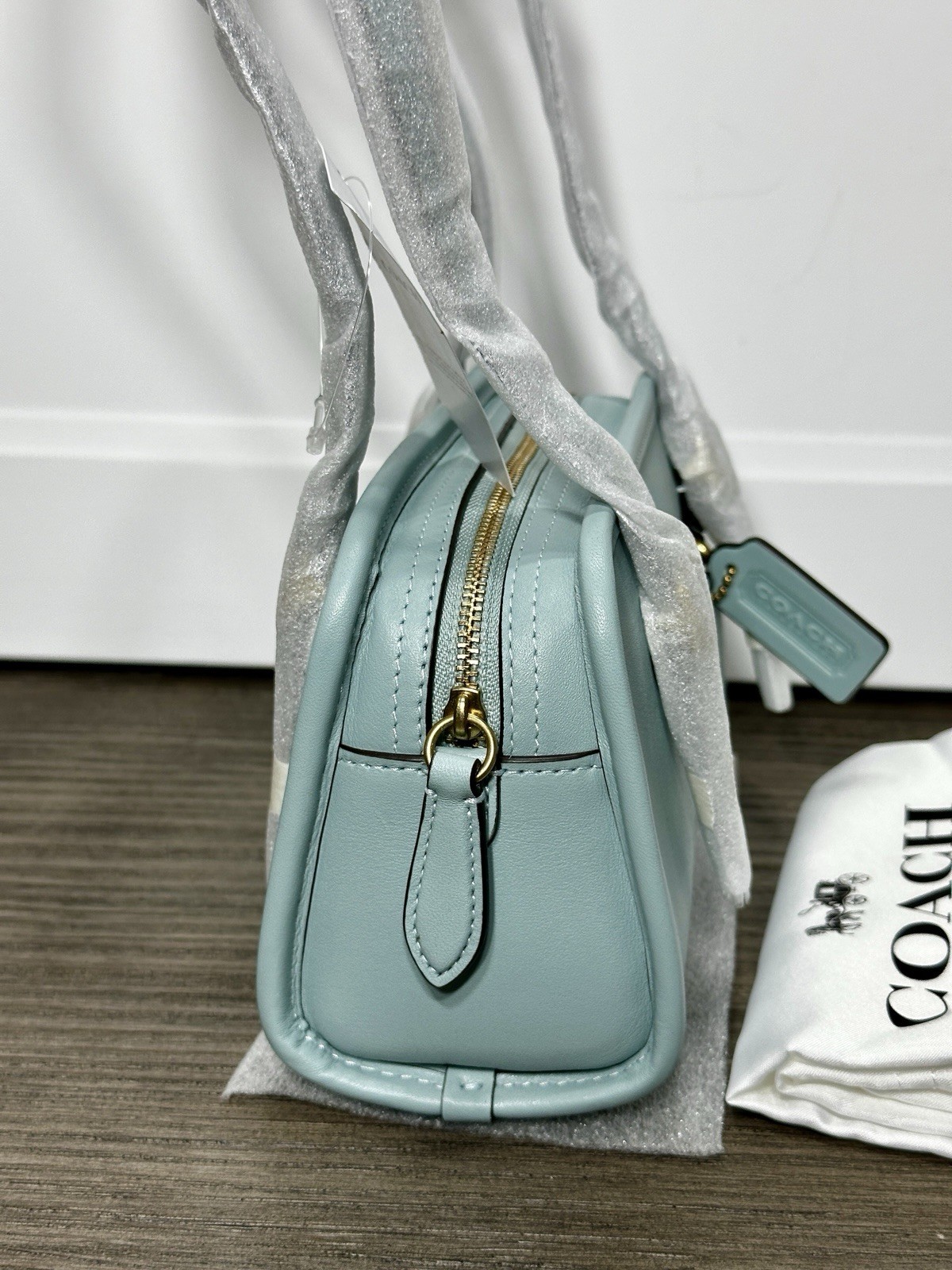 Coach Swing Zip Bag 20 in Light Blue Glovetanned Leather CAM45 NWT