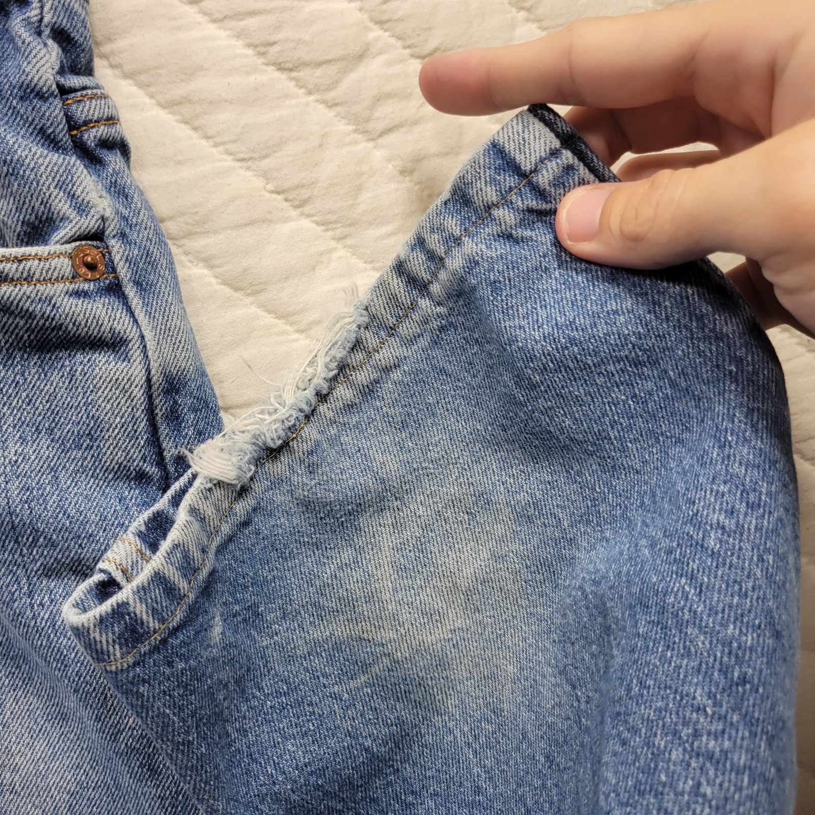 Vintage Levi’s 550 Relaxed Fit Jeans Men’s 44×29 Blue Denim Tapered Orange Tab