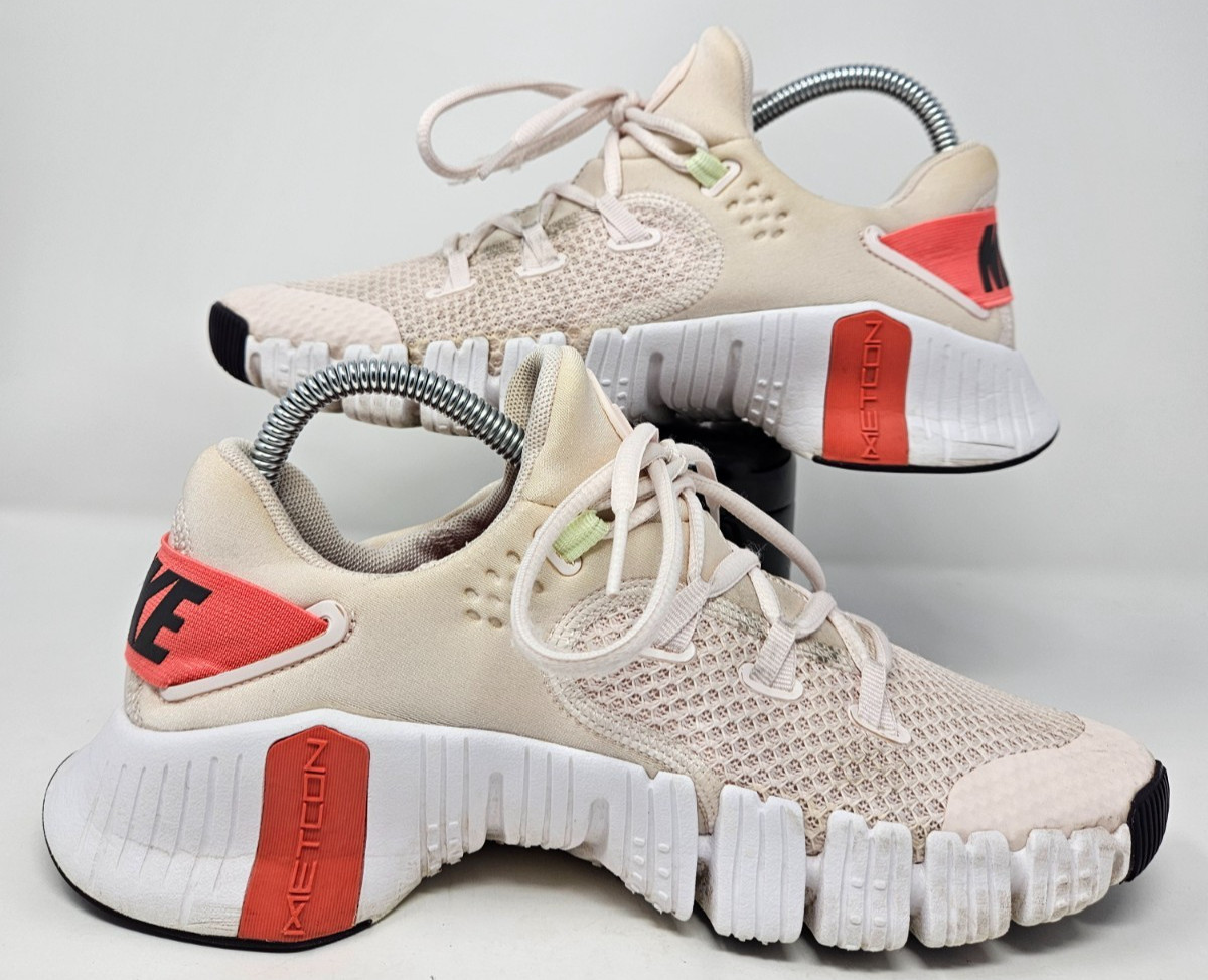 Nike Free Metcon 4 Beige Orange Athletic Shoes Sneakers Women’s Sz 8 CZ0596-658