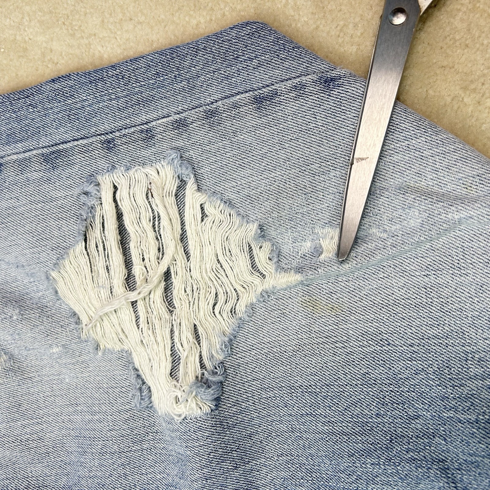 Vintage 90s Levi’s 527 Low Rise Bootcut Jeans Mens 32×32 Denim Faded Distressed