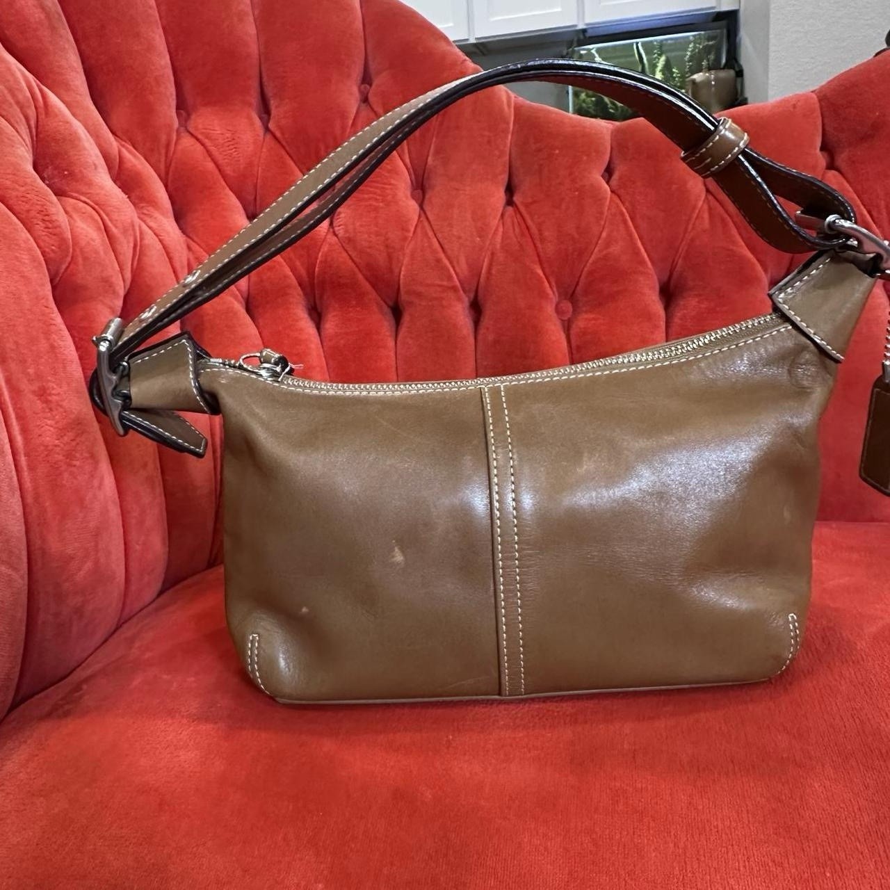 Vintage early 2000s Coach light tan brown leather w/ silver tone hardware 9564