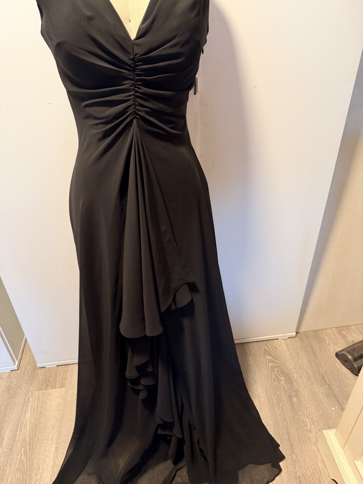 JS Boutique Black Chiffon V-Neck Sleeveless Ruched Ruffle Long Gown 6 flawed