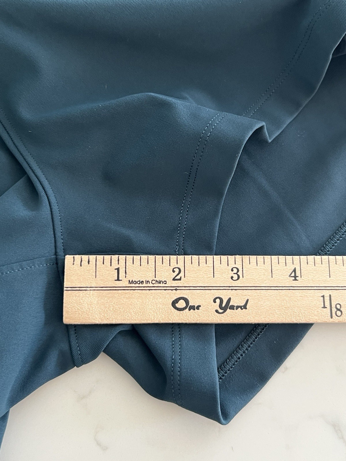 Lululemon On the Fly Shorts Submarine Size 4 Athletic Casual 2.5” Inseam