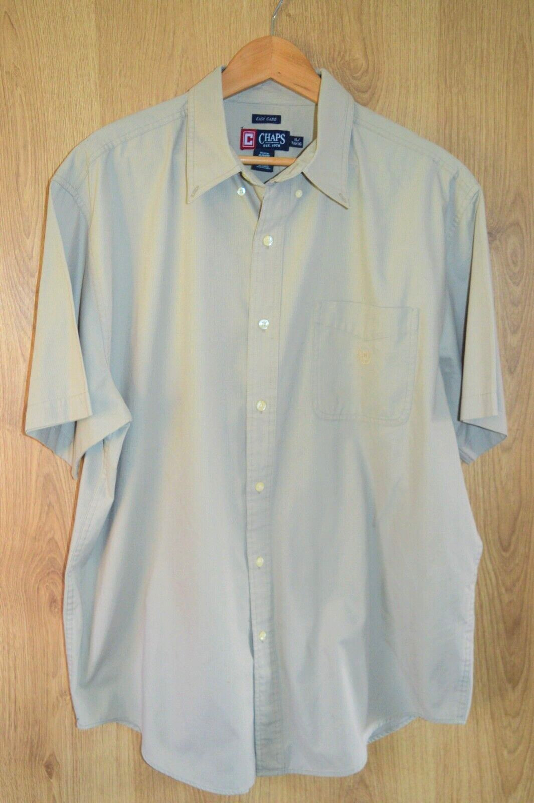 CHAPS By Ralph Lauren Easy Care Short Sleeve Beige Shirt – Extra Large XL