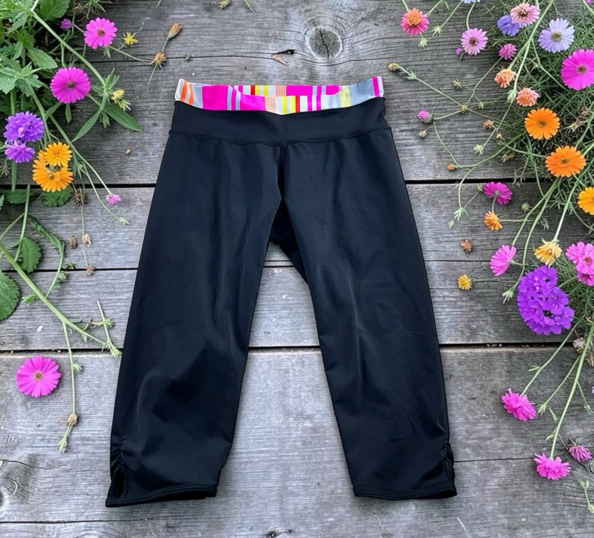 Lululemon Athletic Crop Leggings Size 6 Knee Length 15″ Inseam Black Color Block