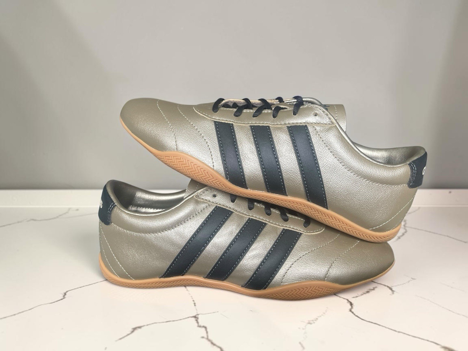 adidas Men’s Low-Top Lace-Up Athletic Sneakers Silver/Black Gum NEW