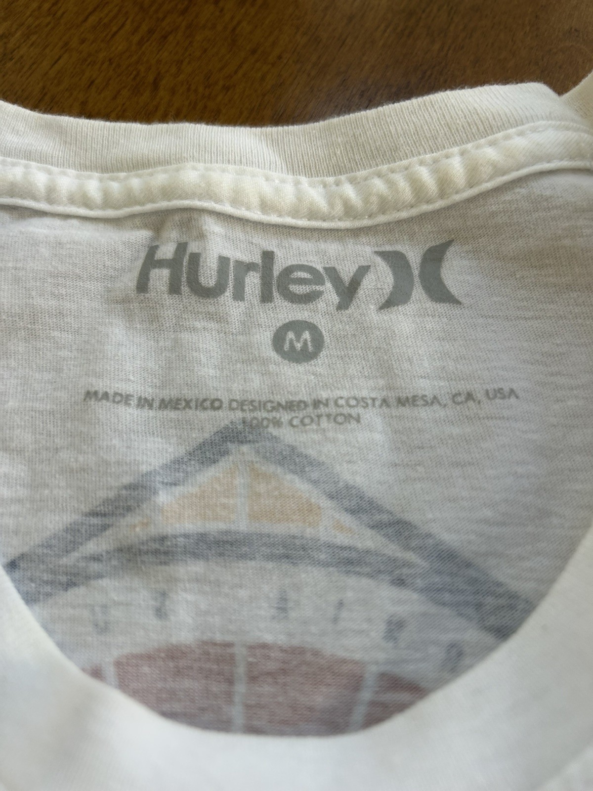 Hurley Men’s M Regular White Crew Neck Short Sleeve Logo Graphic T-Shirt (a)