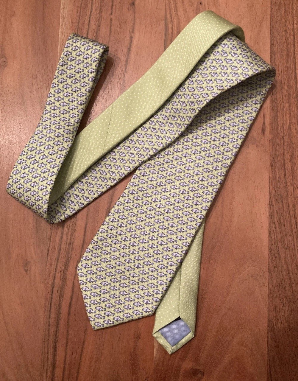 Tommy Hilfiger Green Silk Tie Blue Fish Pattern 3.25″ x 59″ | T880