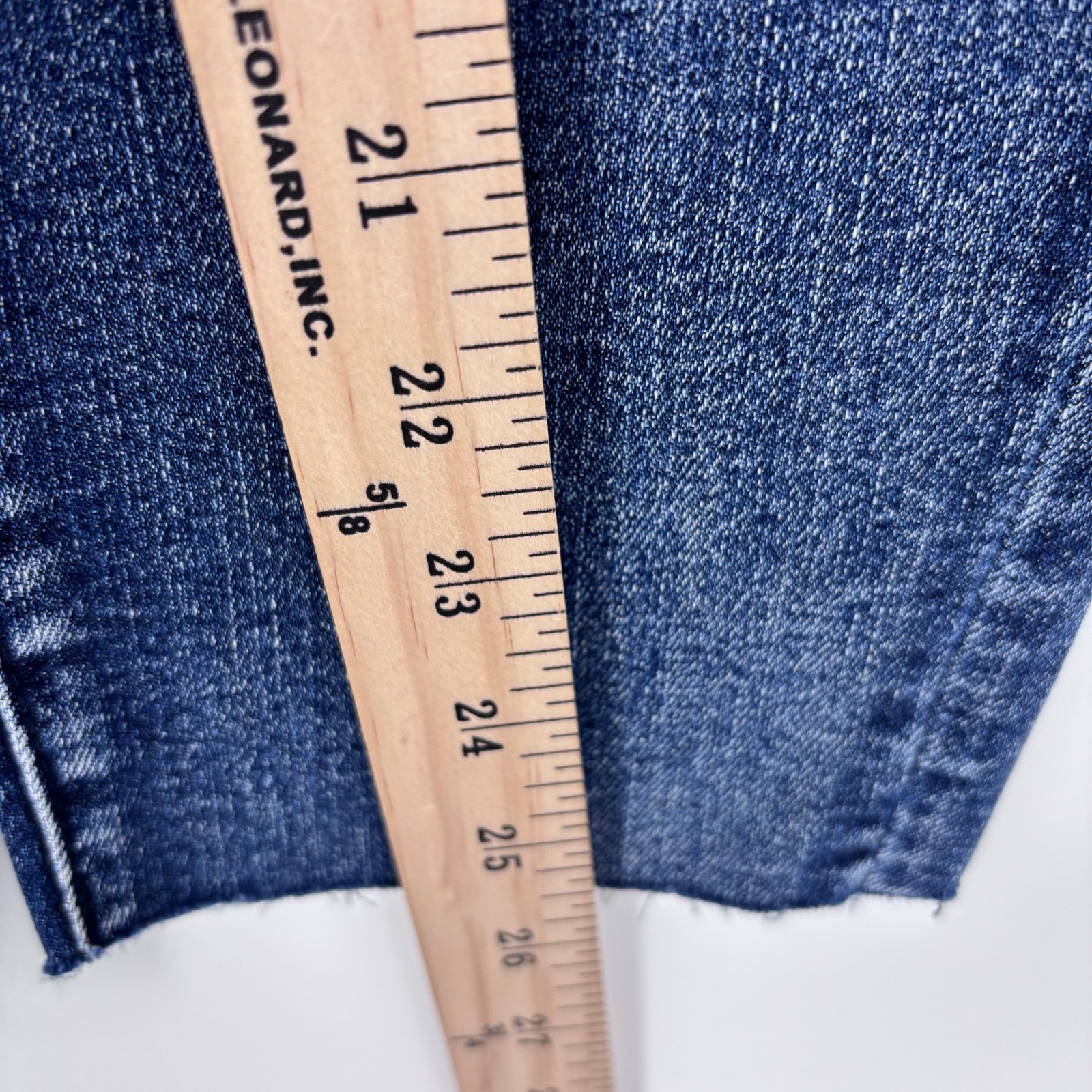 Judy Blue High Waist Raw Hem Relaxed Fit Jeans Sz 7/28 Cropped Distressed NEW