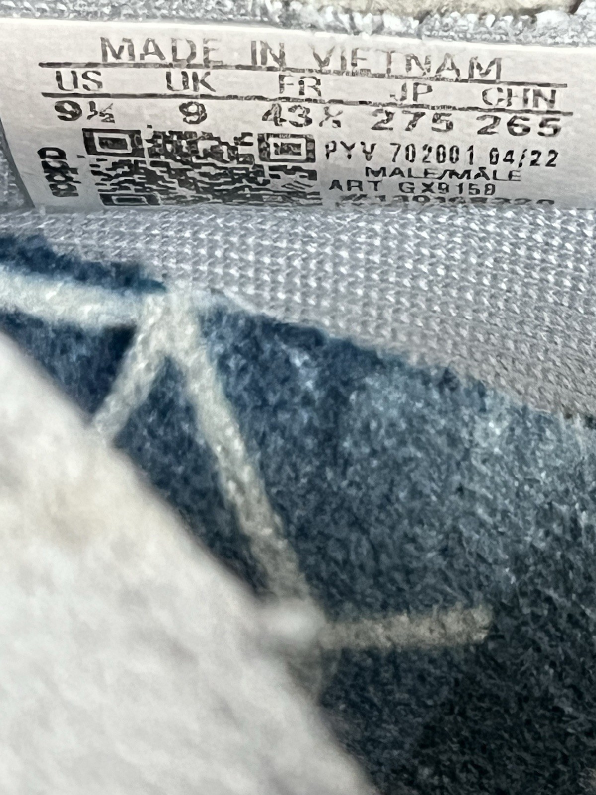 Adidas UltraBoost 22 Halo Silver/Shadow Navy/Linen Green GX9158 Men Size 9.5