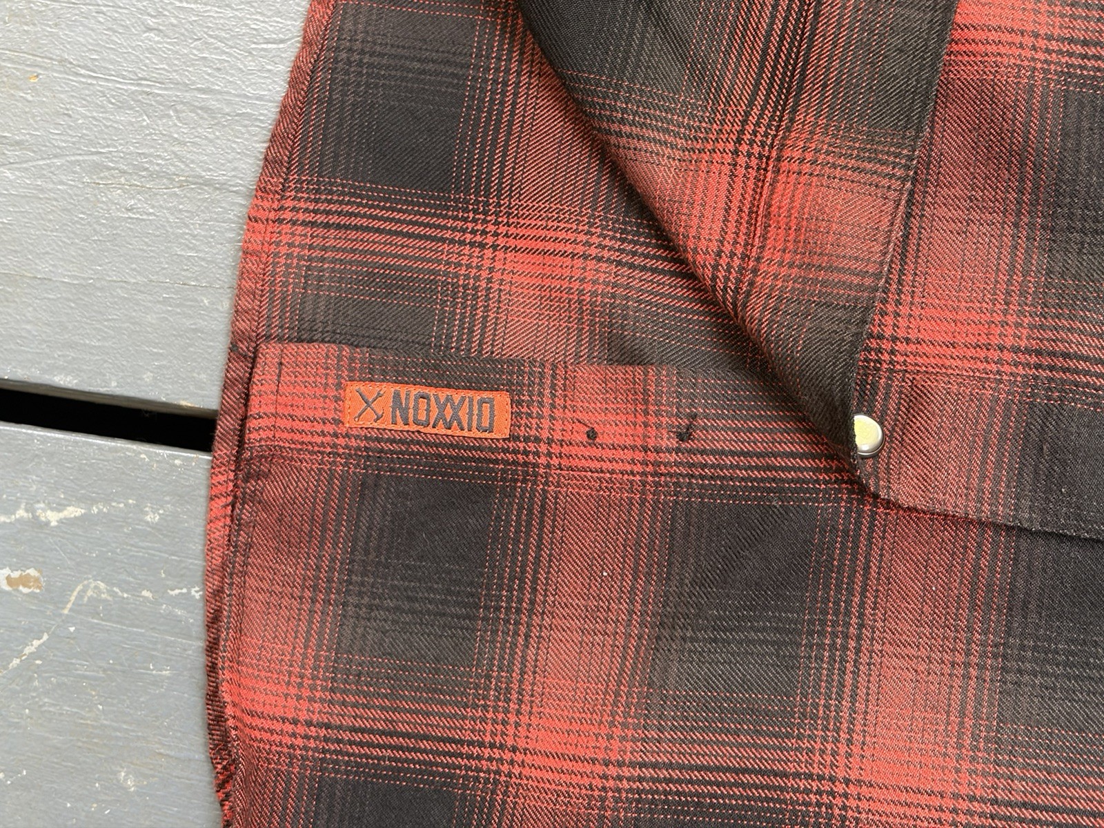 Dixxon Flannel The Evo Men’s Large Pearl Snap Red Black Buttons On Wrist