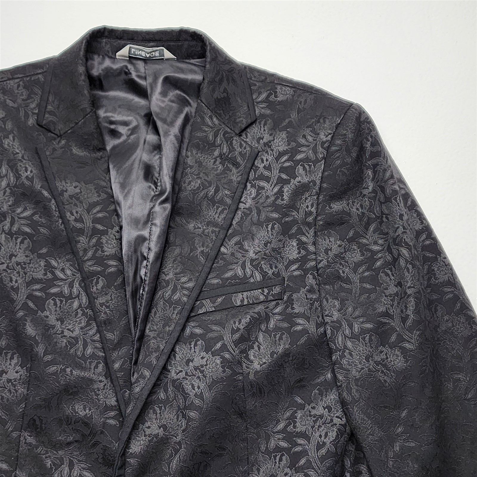 Lineage 38L 30×34 Black Jacquard Floral 2Btn 2Piece Tuxedo Mens Suit