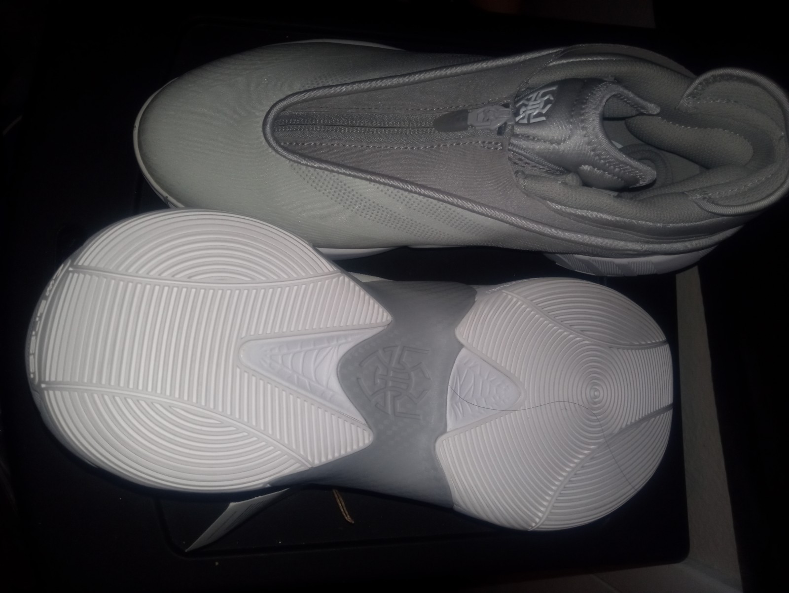 adidas D.O.N. Issue 7 Men’s Basketball Shoes 9