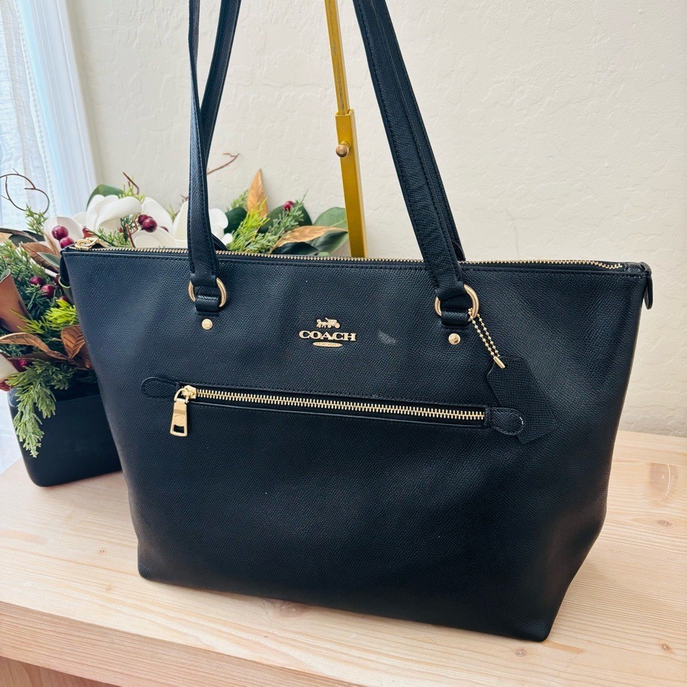 Coach Gallery Tote Bag Black Leather Gold Accents F79608