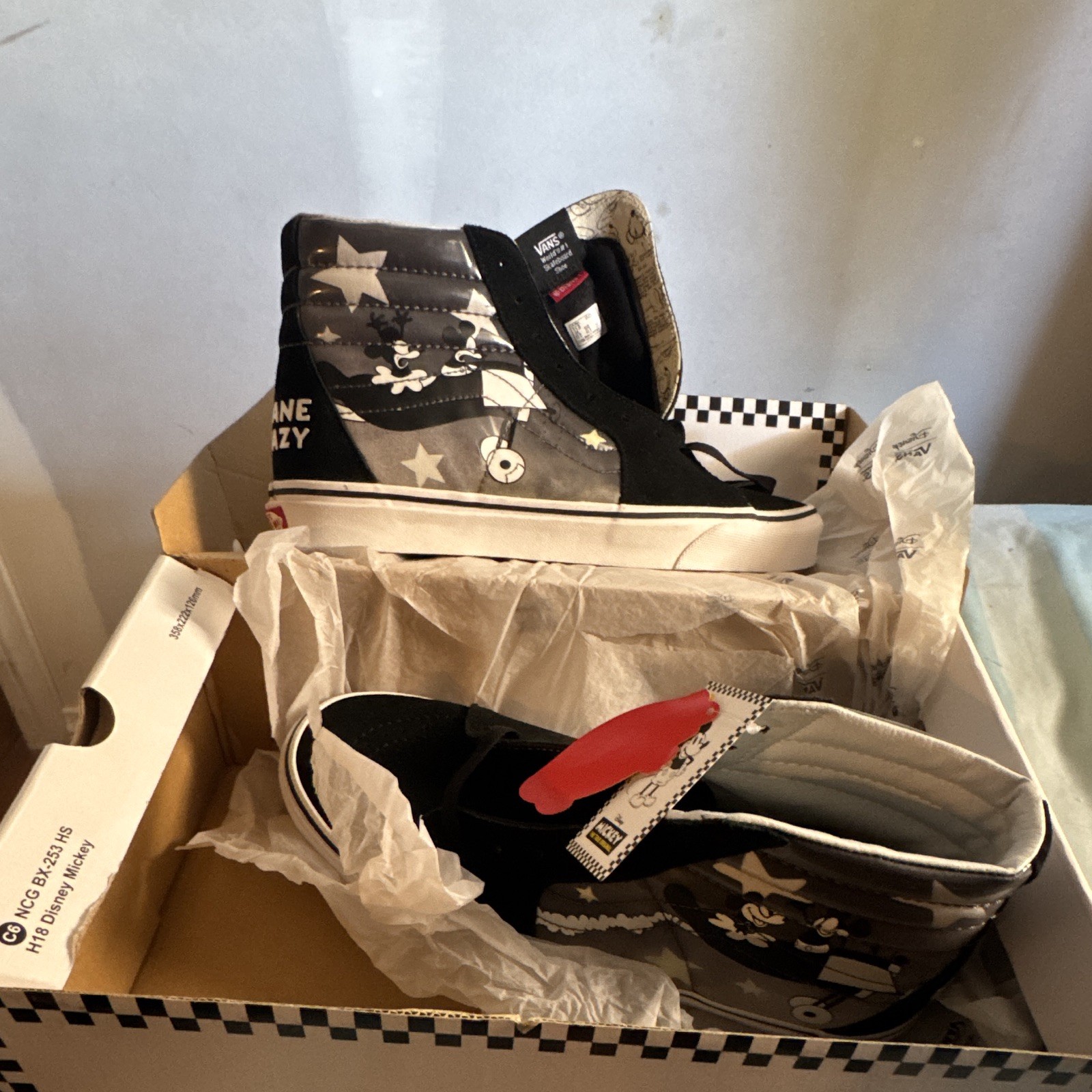VANS Sk8-Hi VANS x Disney Mickey Mouse Plane Crazy LE High Top VN0A38GE