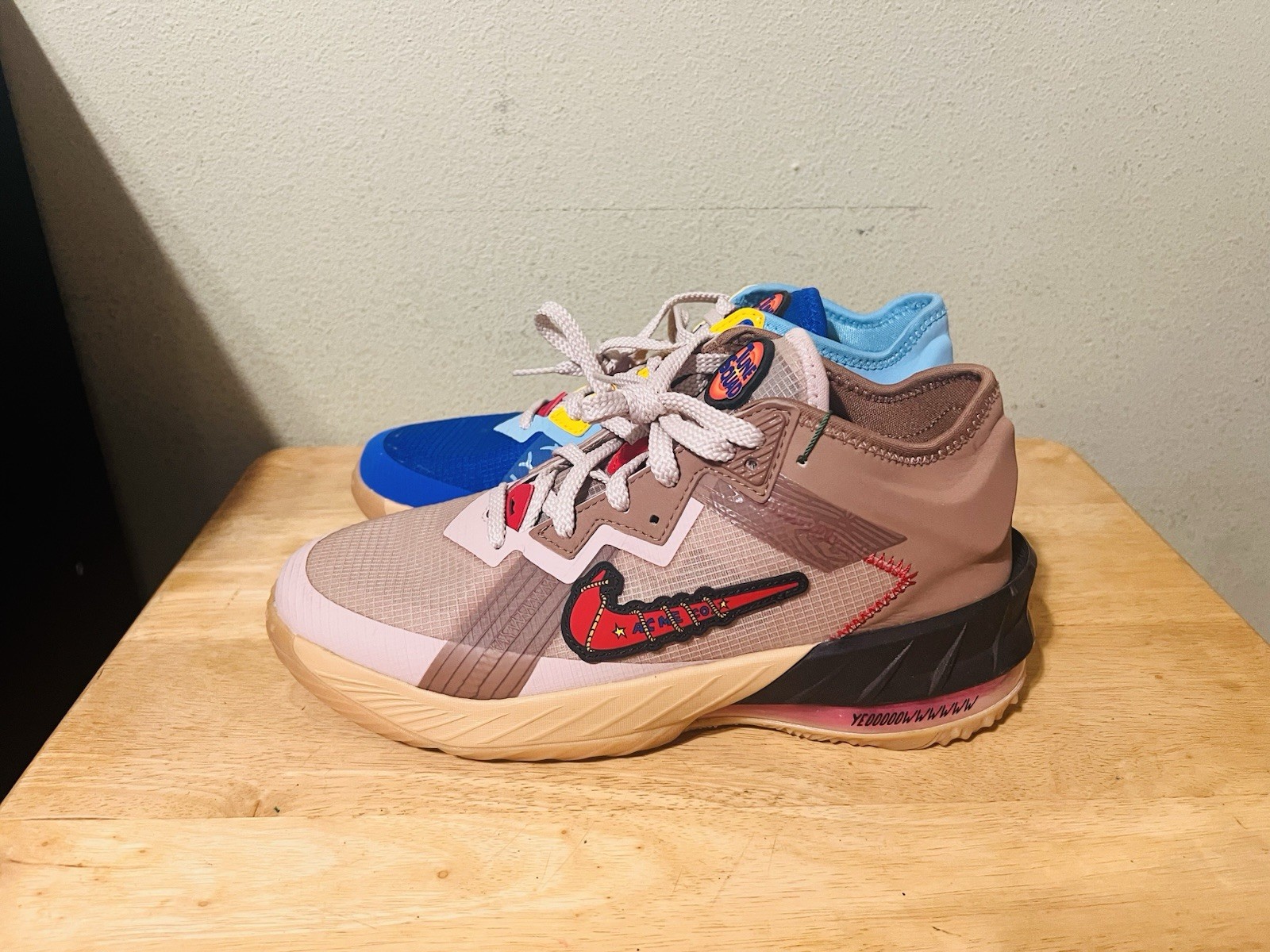 Lebron Space jame Nike 18