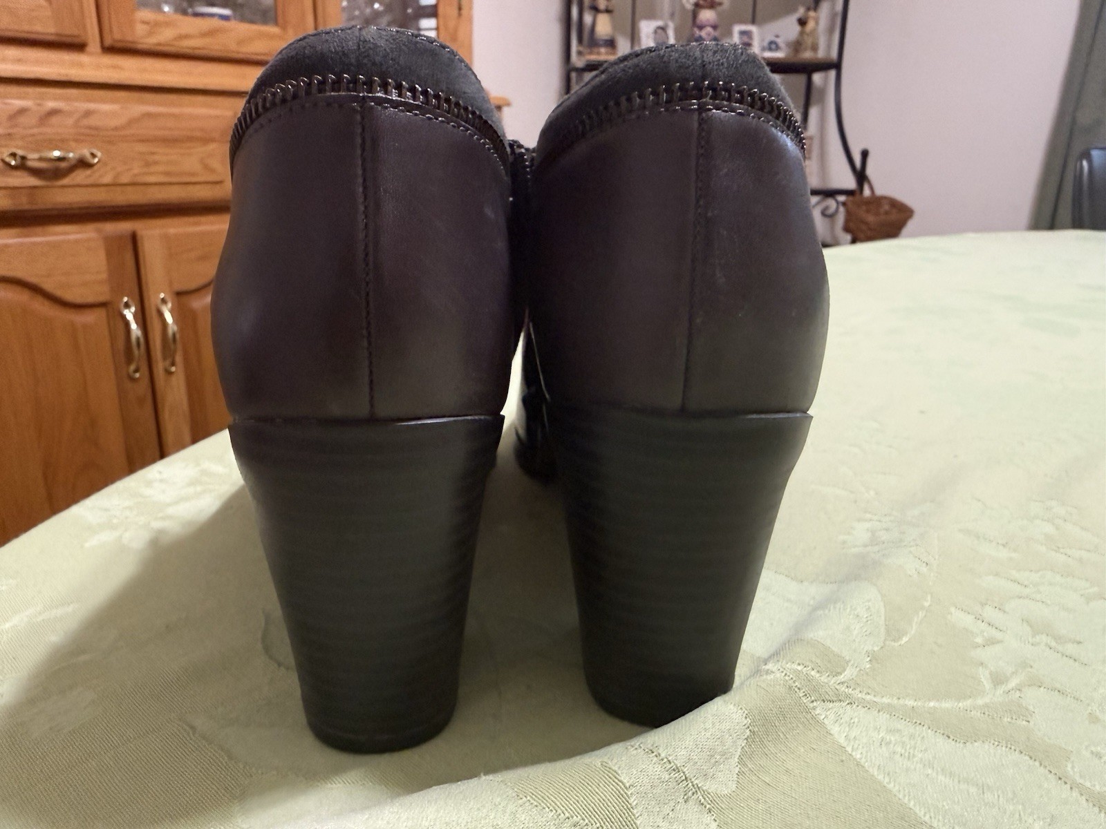Clarks Gray Leather Booties Women’s 9 Side Zip Wrap Clog Heels Shoes