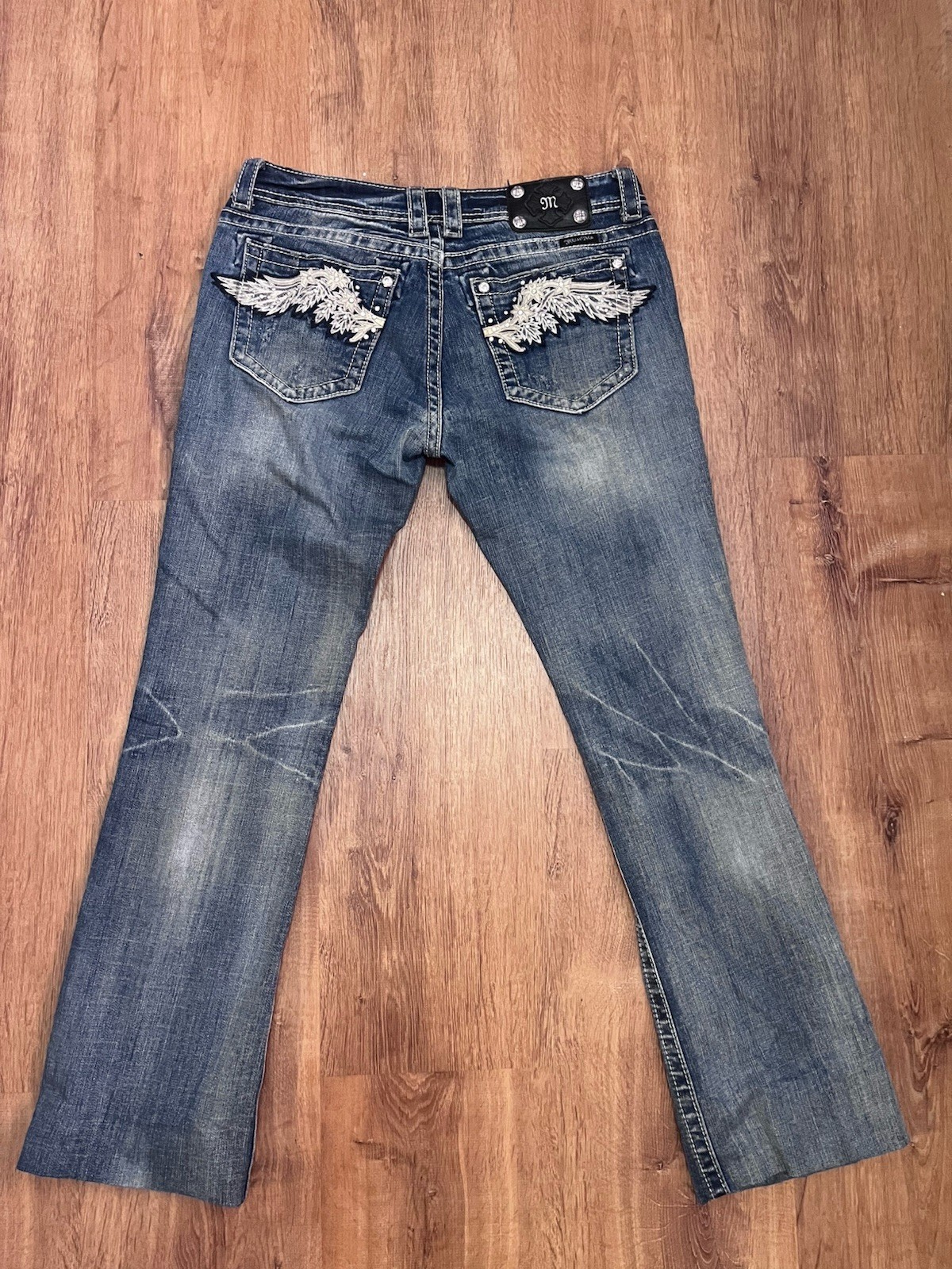 Vintage Miss Me angel wing jeans. Size 30. Message for all measurements🪽