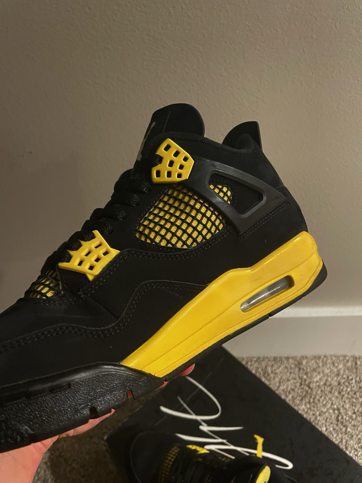 Size 8 – Jordan 4 Retro Mid Thunder