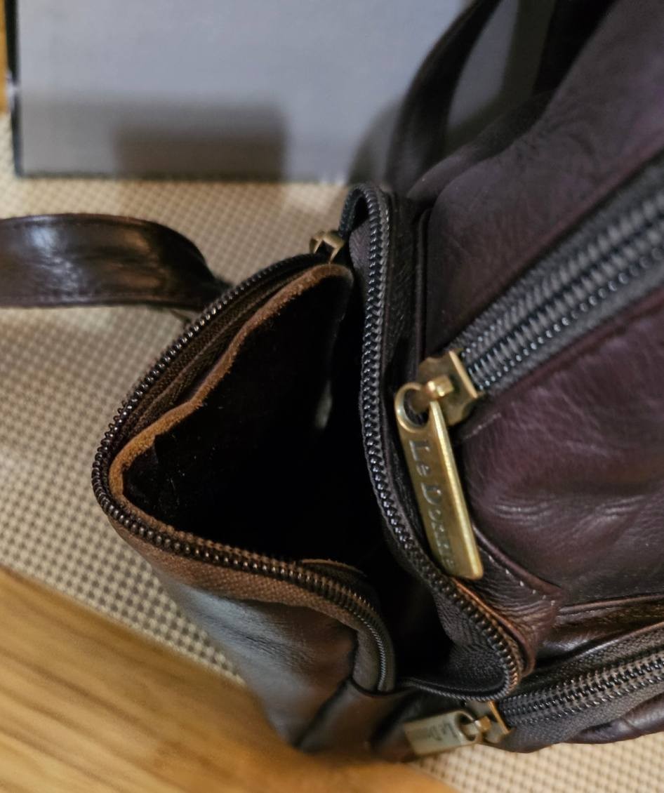 Le Donne Genuine Leather Backpack Bag Brown TR125. 5 Zip Pockets.