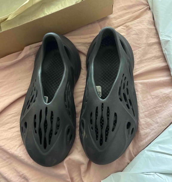 Adidas Yeezy foam runner “onyx” ! Original box :)