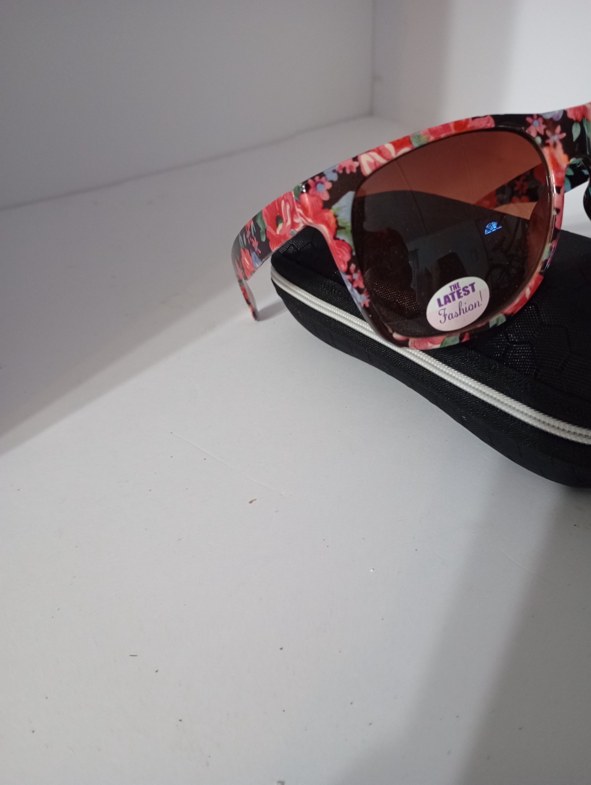 European Designer Pretty Colorful Sunglasses – High Quality , Great Design