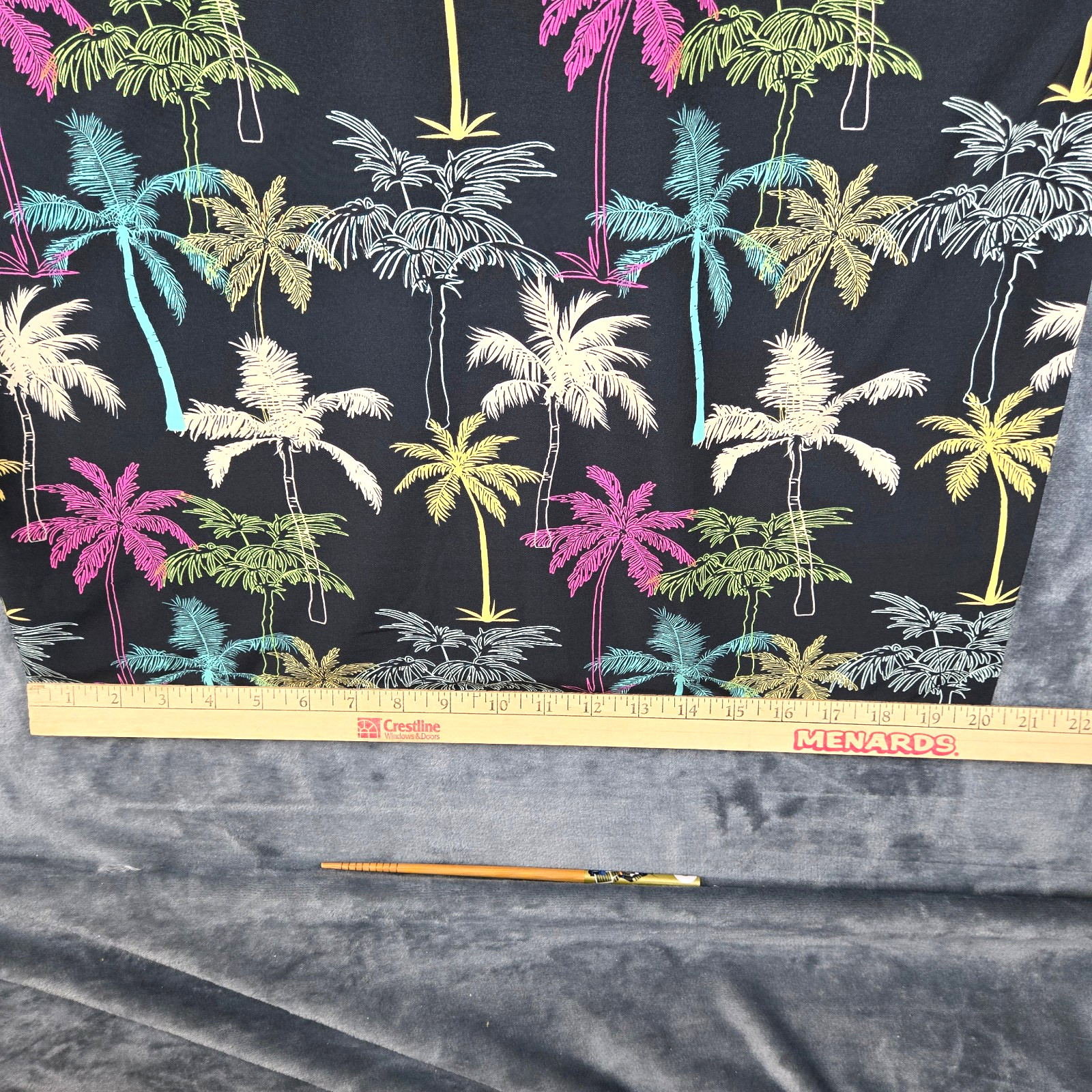 Good Vibes Mens Size Medium Poly/Spandex Blend Short Sleeve Hawaiian Button Up