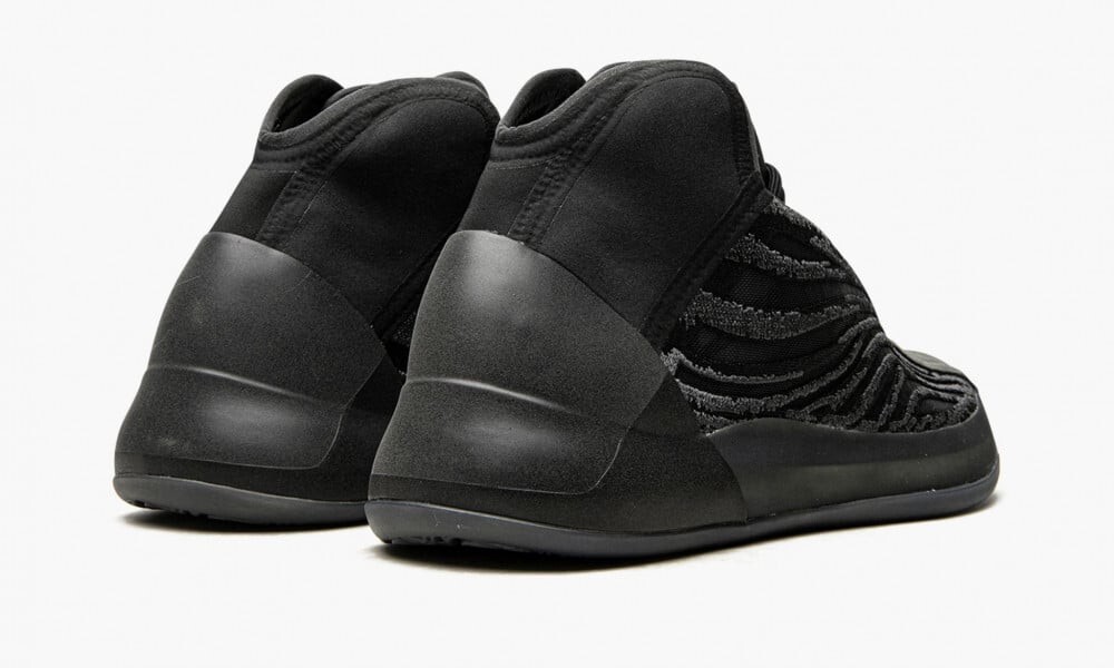 Yeezy QNTM Onyx Size 9
