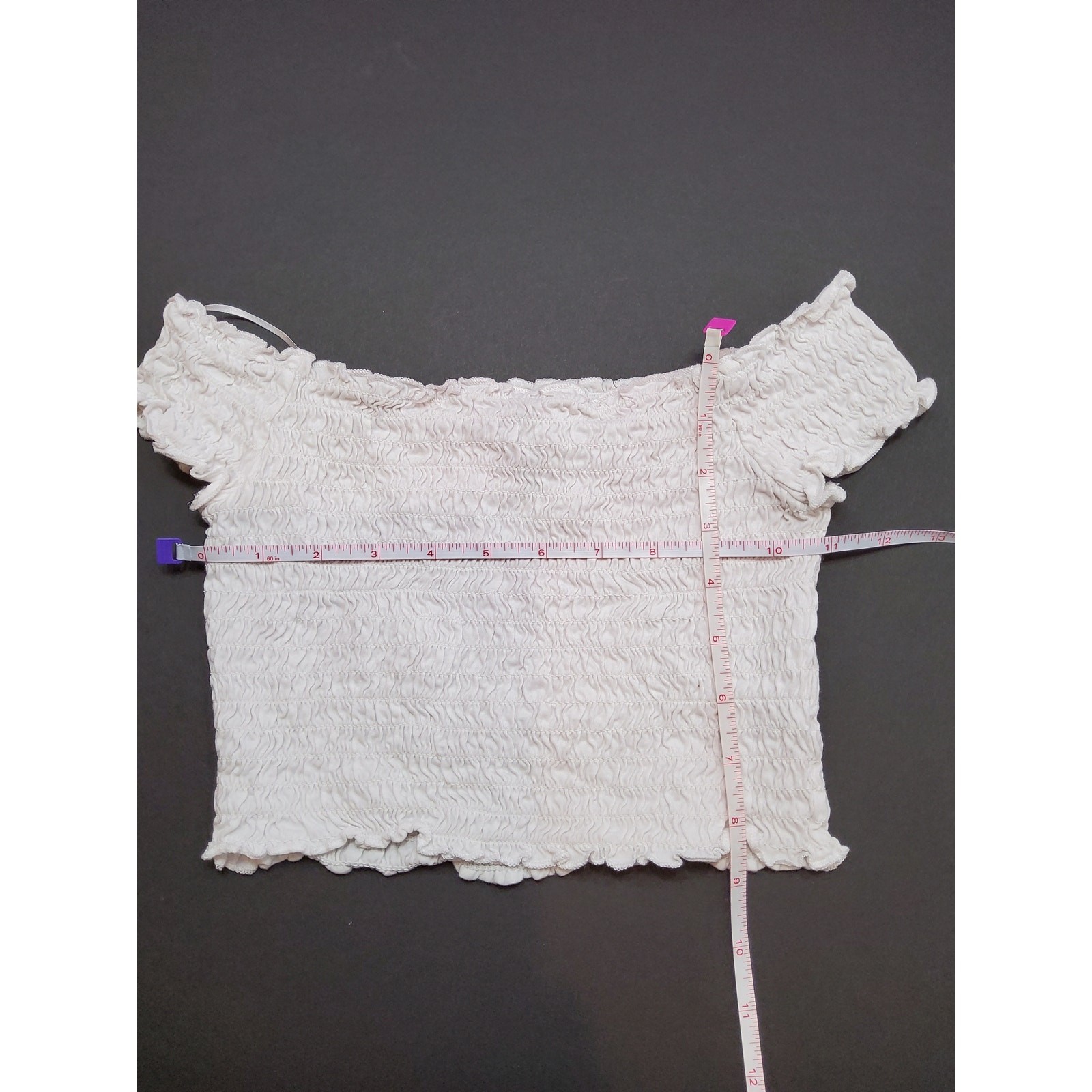 H & M DIVIDED STRETCH CROP TOP. WHITE SIZE XS