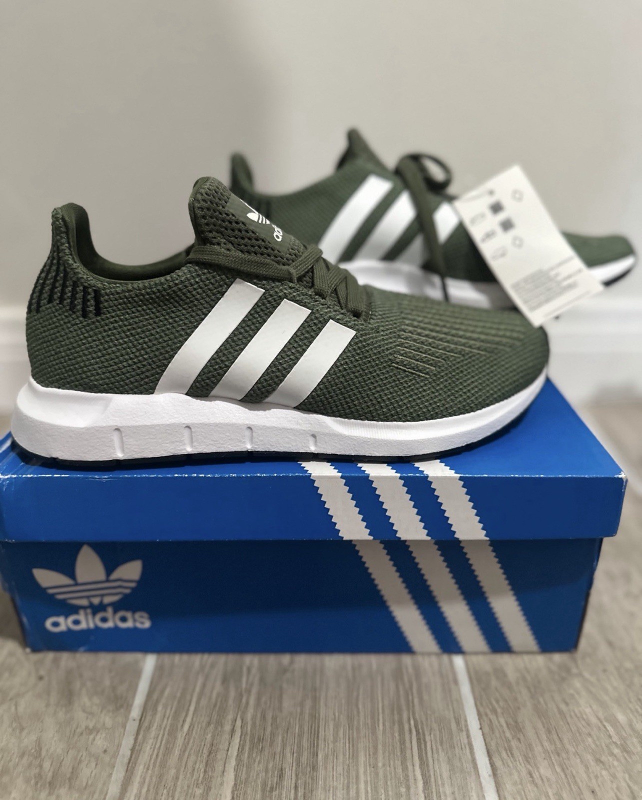 adidas women’s Green/White Low Top Lace-Up Athletic Sneakers US 6 EU 37 1/3