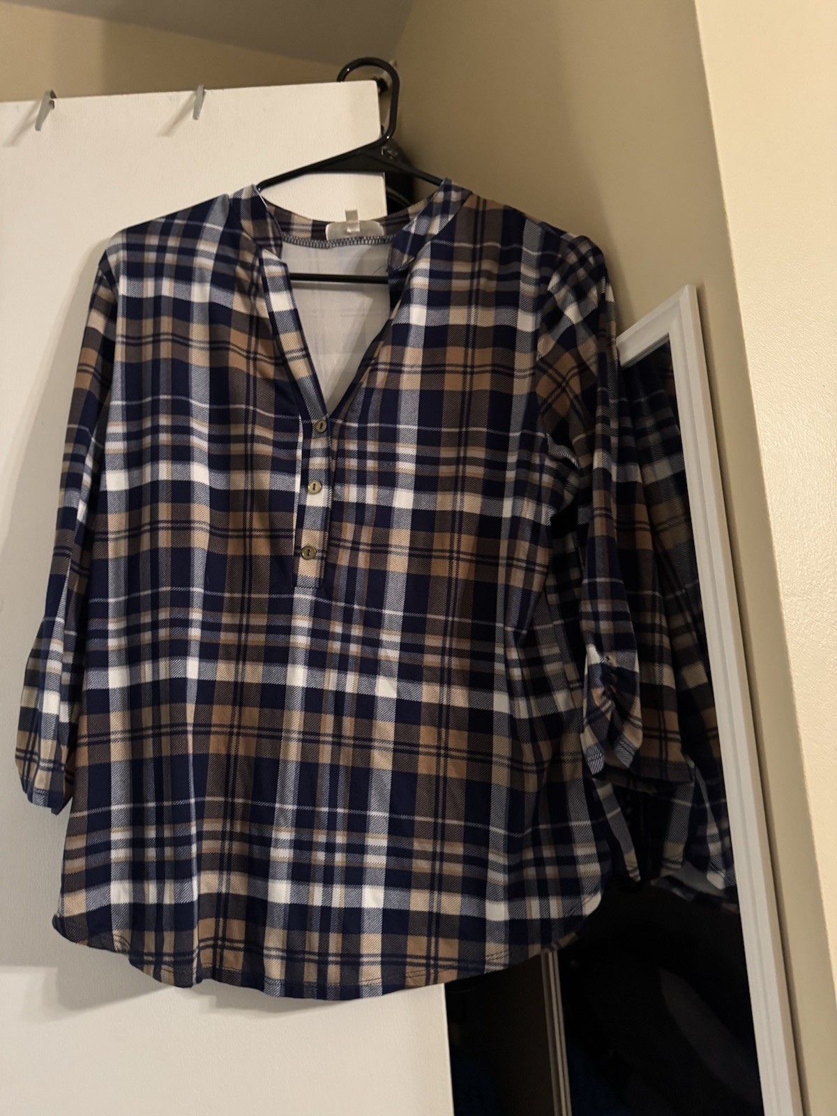 Claudia Richard Women’s Blue Tan White Plaid Button Long Sleeve V-Neck Blouse PM
