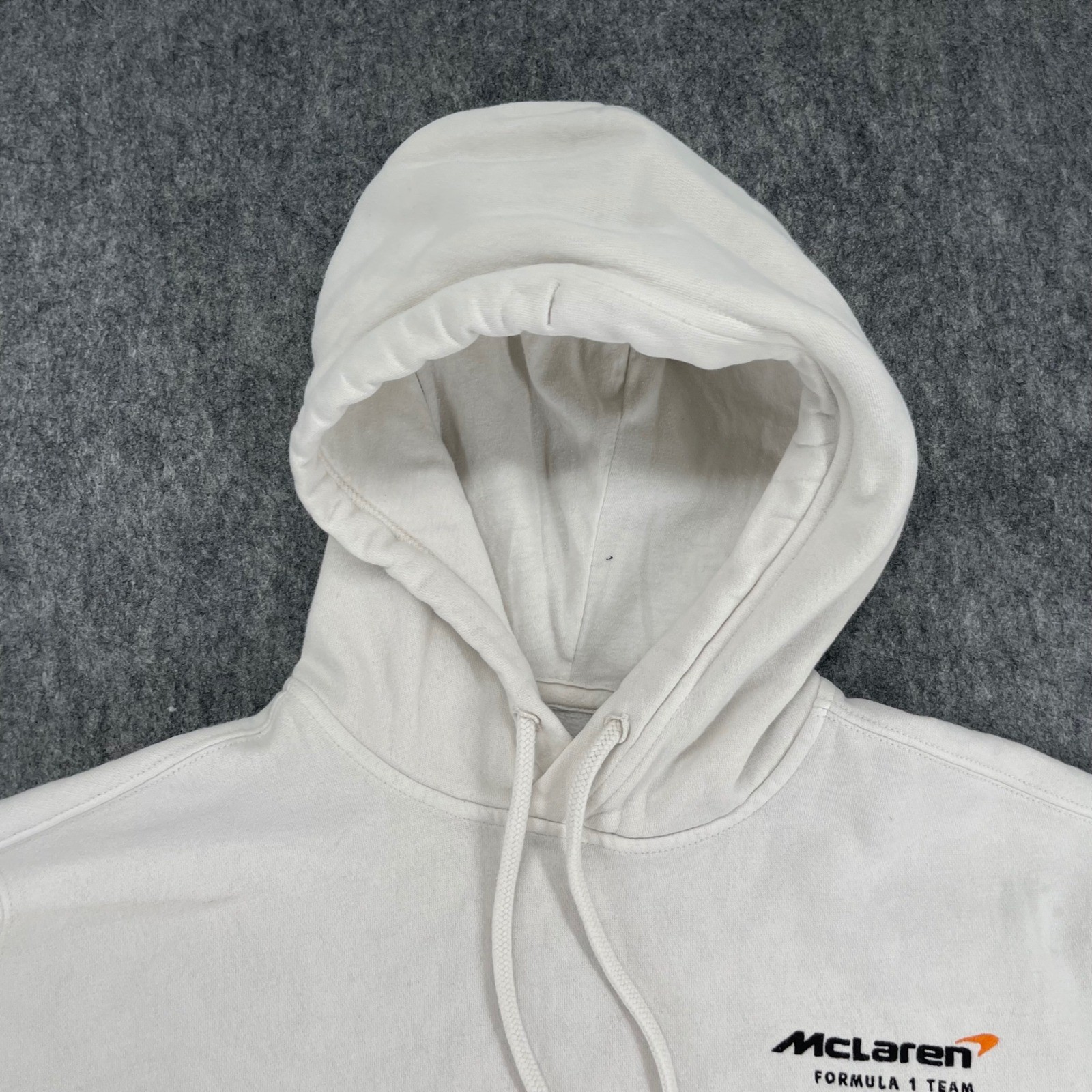 McLaren Formula 1 Team Hoodie Mens Small White Racing Sweatshirt F1 Logo