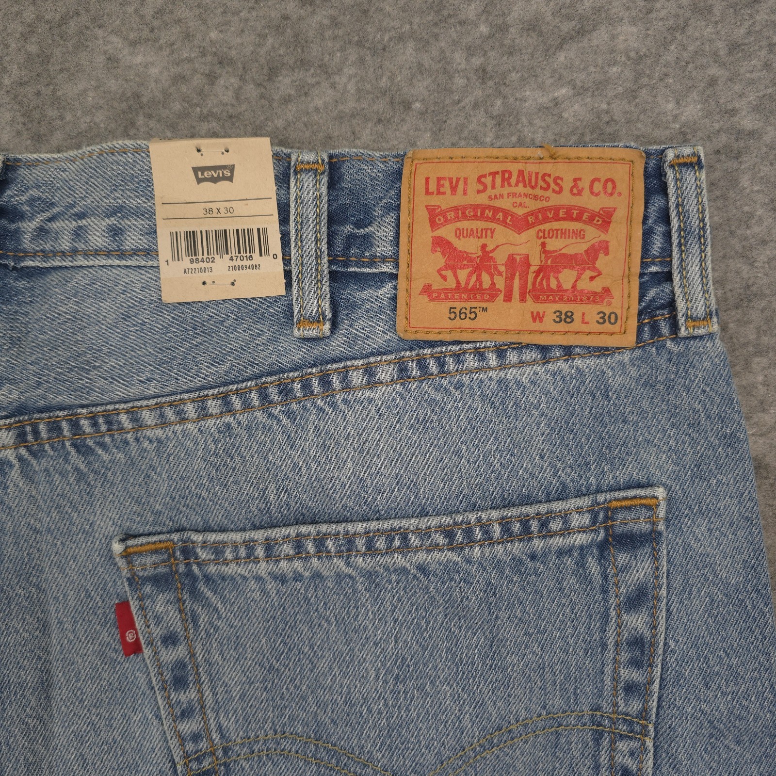 NEW Levi’s 565 ‘97 Loose Straight Jeans Mens 38×30 Blue Lt Wash Denim Baggy NWT