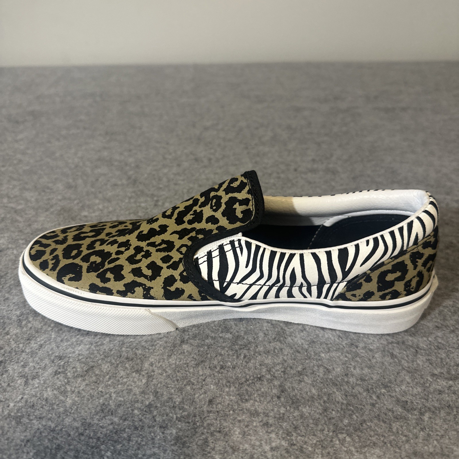 Vans Classic Slip-On Leopard Zebra Animal 5.5Y Women’s 7 VN0A4UH82JK Shoes New