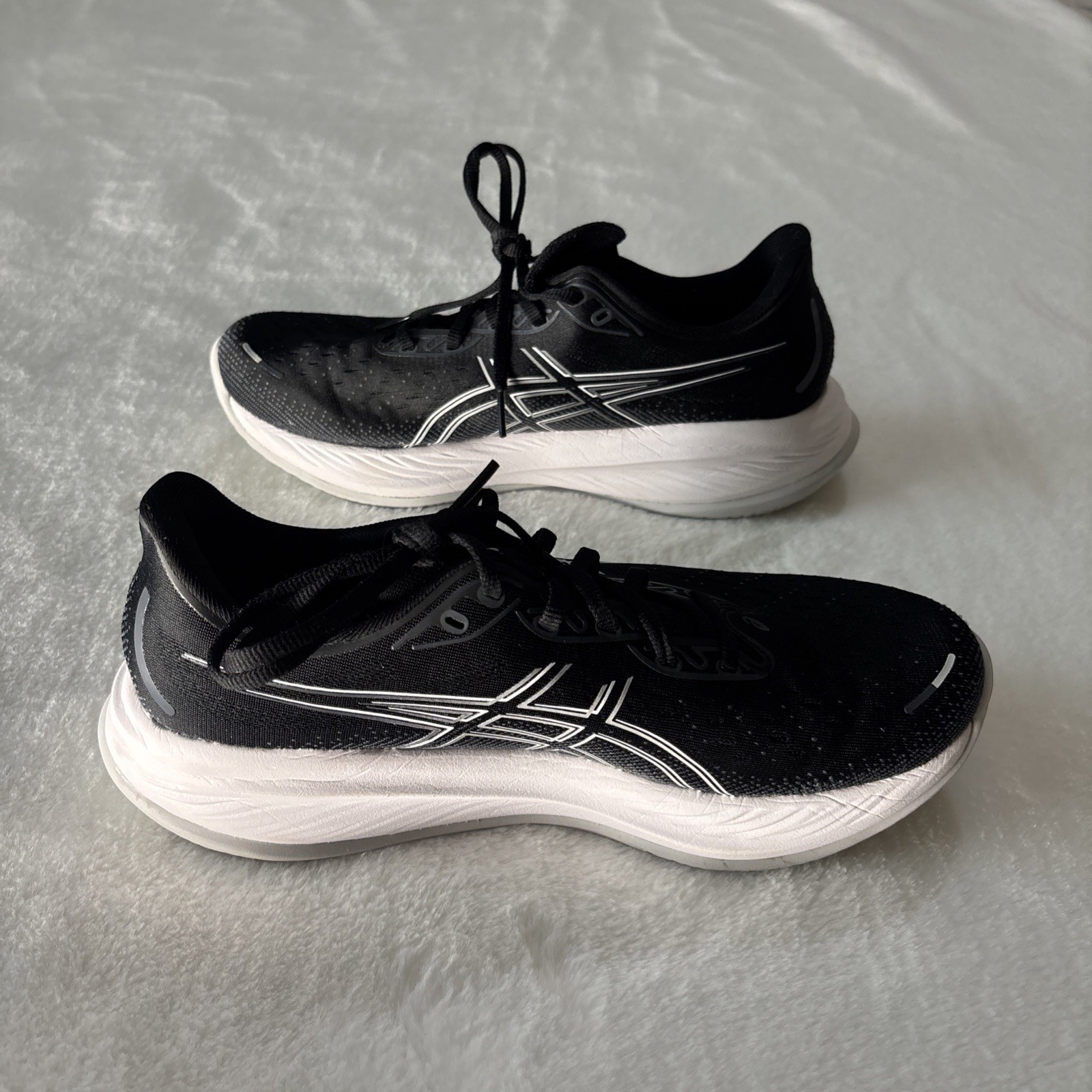 GREAT CONDITION – ASICS Gel Cumulus 26 Black Concrete Mens Size 10